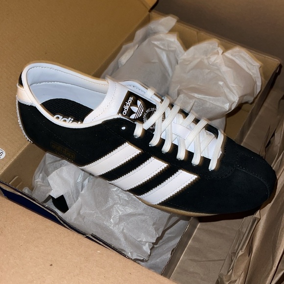 NIB ADIDAS ORIGINALS BLACK SNEAKERS (8) - Picture 15 of 17